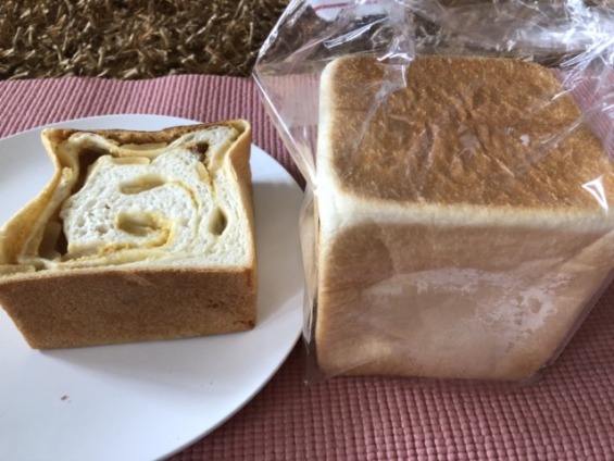 シナモンアップル半斤とプレーン食パン1斤
